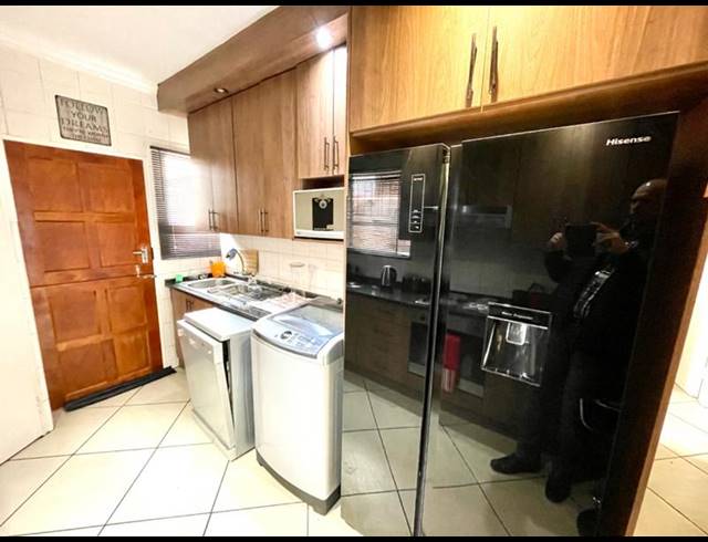 2 BEDROOM TOWNHOUSE FOR SALE IN RANGEVIEW